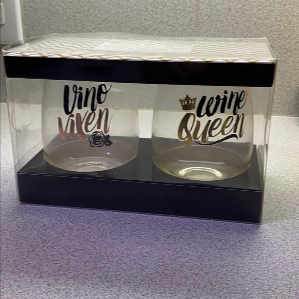 NIB Pair of Steamless 20 oz Wine Glasses